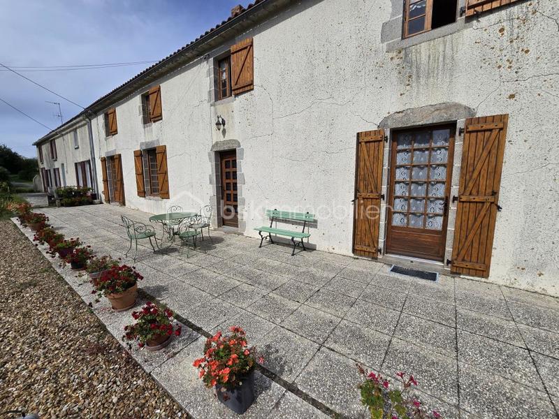 Maison ancienne - 337 m² - 4 pièces