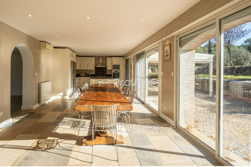 Villa - 250 m² - 8 pièces