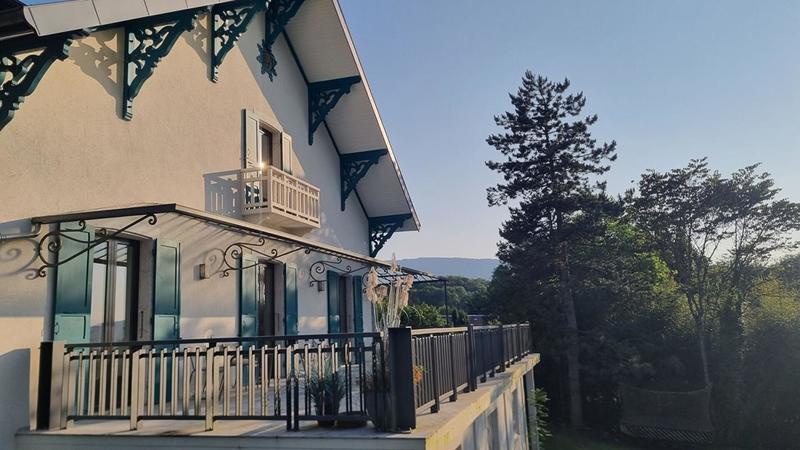 Maison - 255 m² - 10 pièces