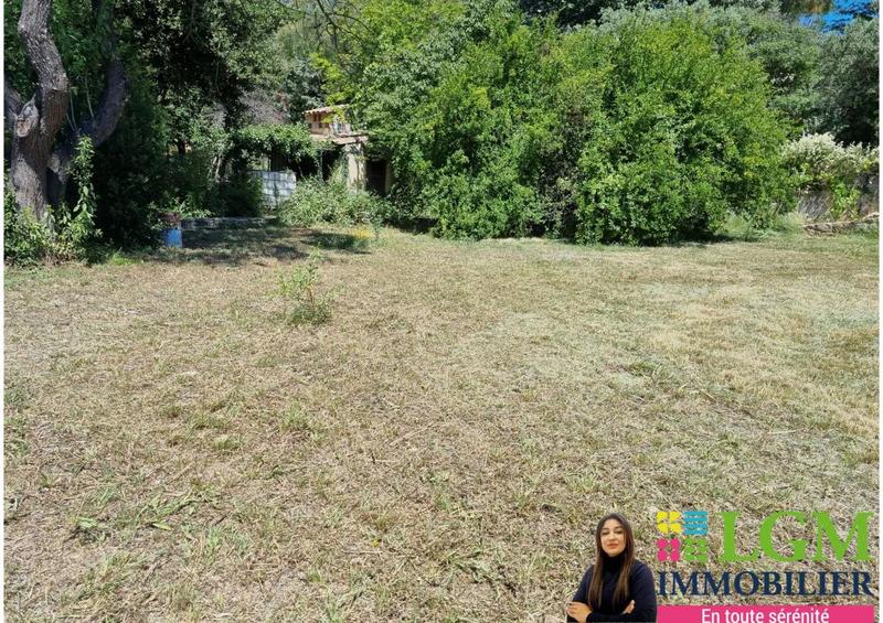 Terrain constructible - 672 m²