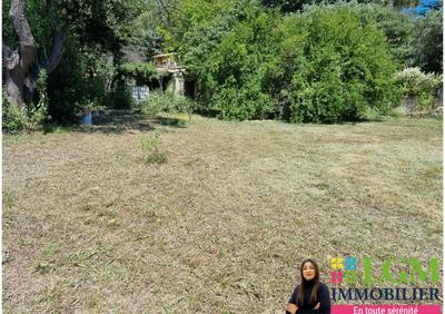 Terrain constructible - 672 m²