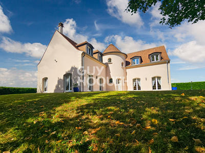 Maison - 340 m² - 10 pièces