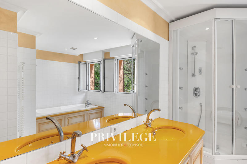 Bastide - 775 m² - 11 pièces