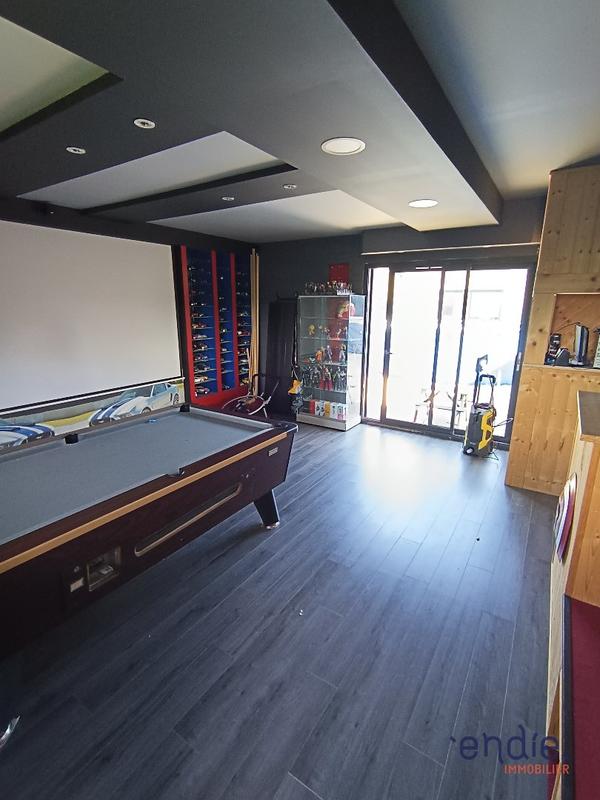 Maison - 206 m² - 8 pièces