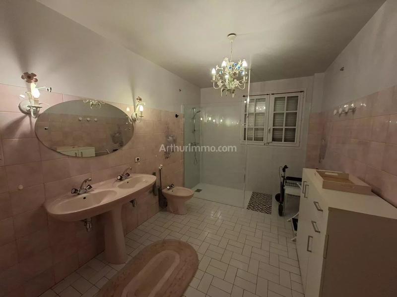 Maison - 200 m² - 8 pièces