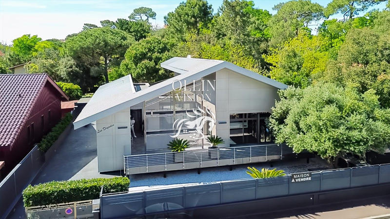 Villa - 230 m² - 8 pièces