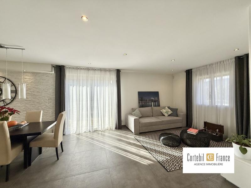 Villa - 277 m² - 9 pièces