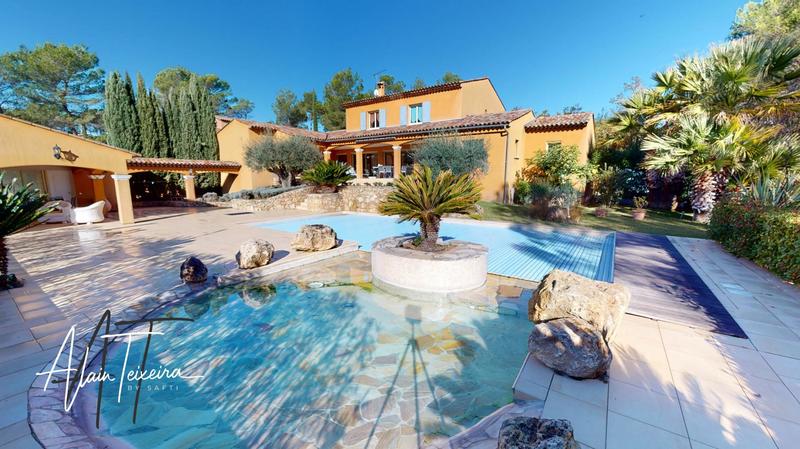 Maison - 308 m² - 8 pièces