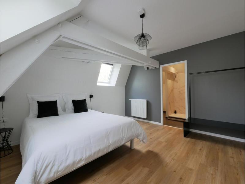 Maison - 407 m² - 17 pièces