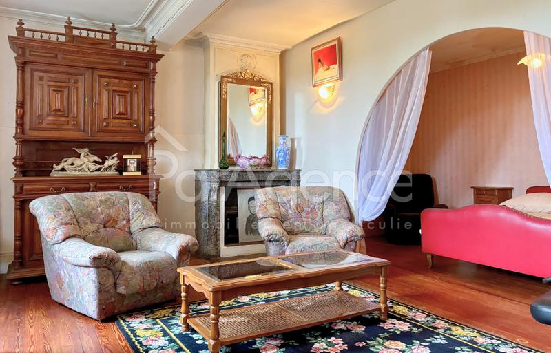 Maison - 253 m² - 14 pièces