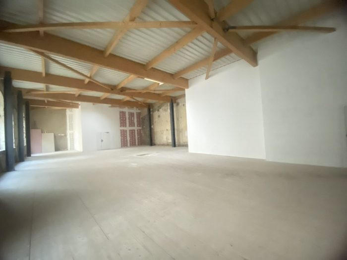 Appartement - 246 m² - 1 pièce