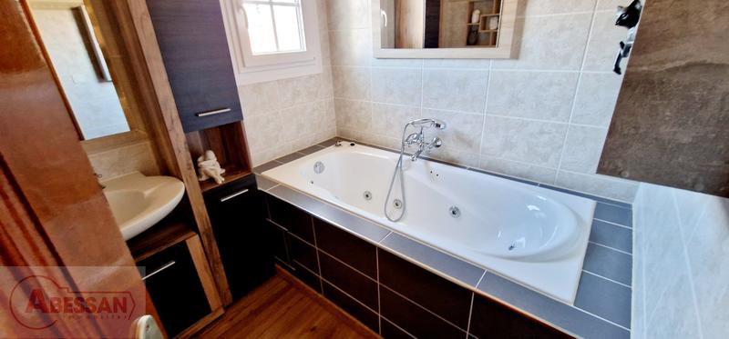 Maison - 201 m² - 5 pièces