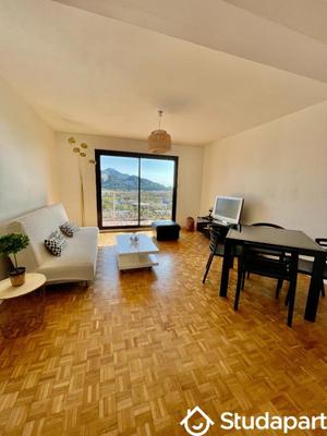 Chambre - 9 m² - 1 pièce