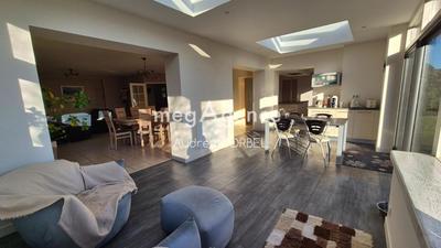 Maison - 192 m² - 9 pièces