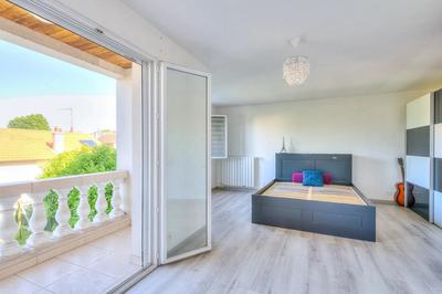 Maison - 223 m² - 8 pièces