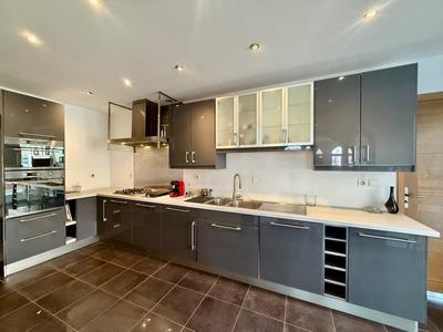 Appartement - 209 m² - 6 pièces