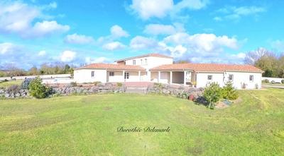 Maison - 408 m² - 10 pièces