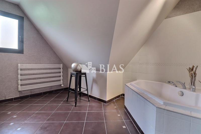 Maison contemporaine - 197 m² - 6 pièces