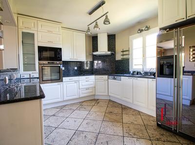 Maison traditionnelle - 168 m² - 6 pièces