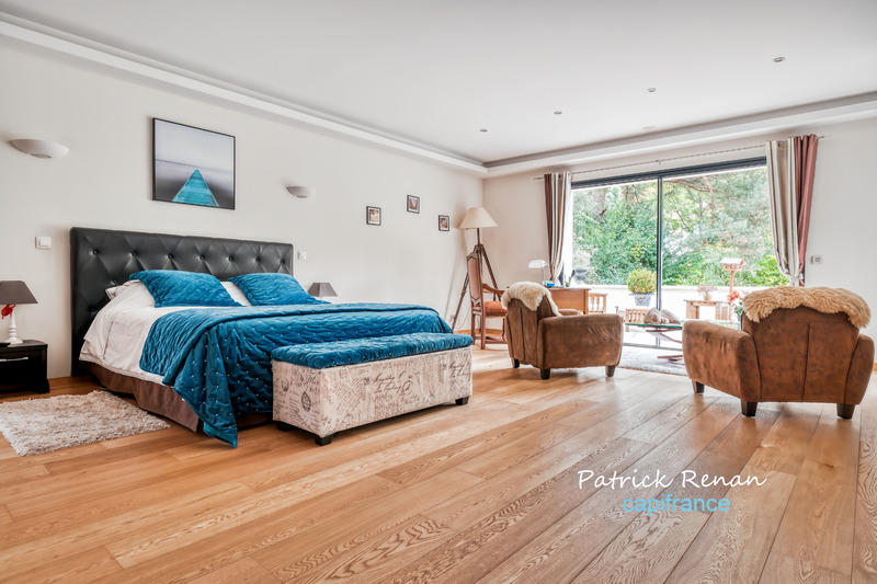 Maison - 439 m² - 8 pièces