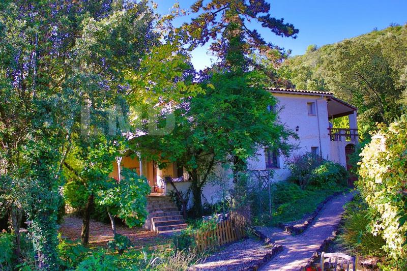 Maison - 430 m² - 18 pièces