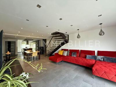 Maison traditionnelle - 144 m² - 6 pièces