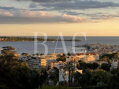 Appartement - 105 m² - 4 pièces