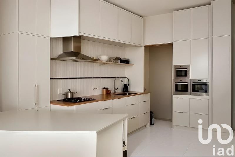 Maison - 280 m² - 10 pièces