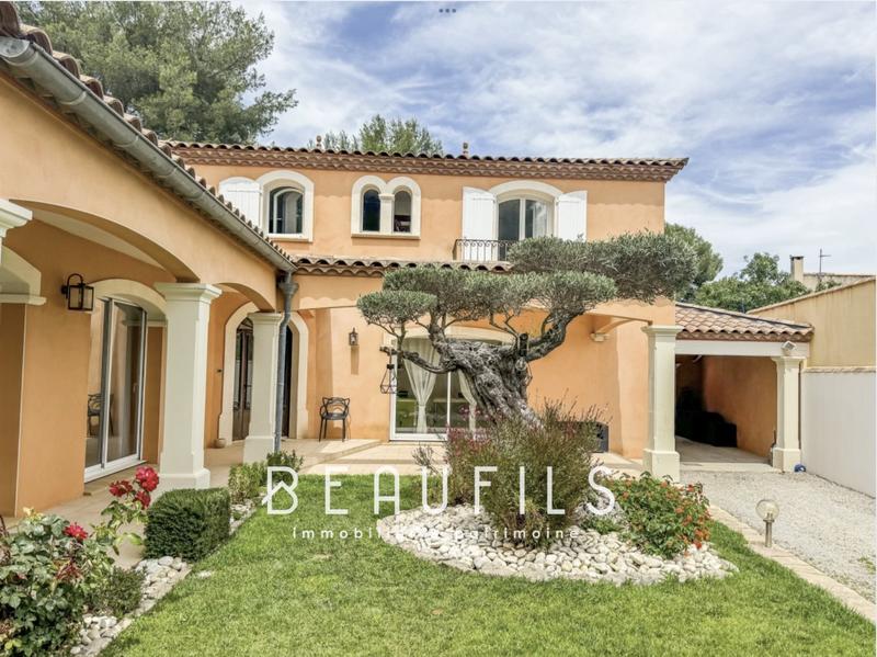 Maison - 228 m² - 7 pièces