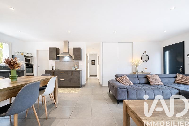 Maison - 90 m² - 5 pièces