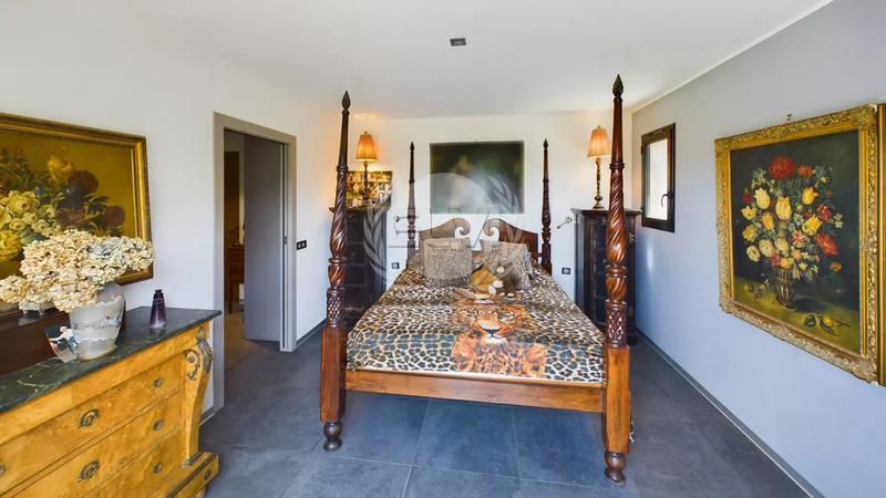 Maison - 1 100 m² - 4 pièces