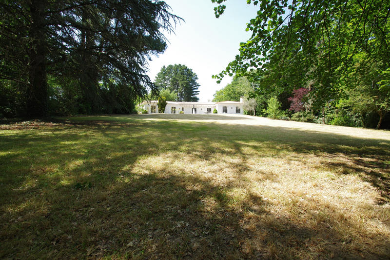 Maison - 307 m² - 10 pièces