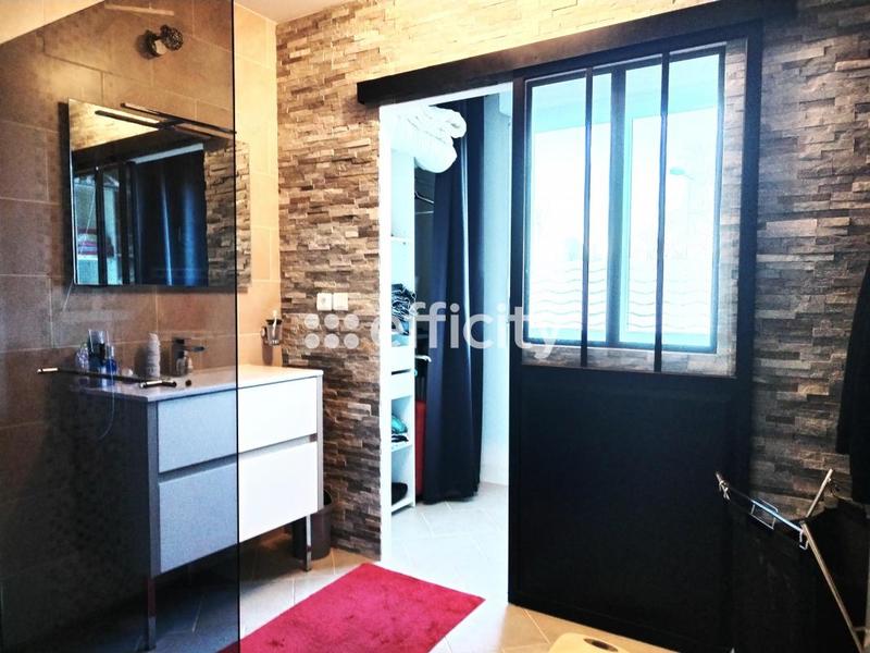 Maison - 195 m² - 7 pièces