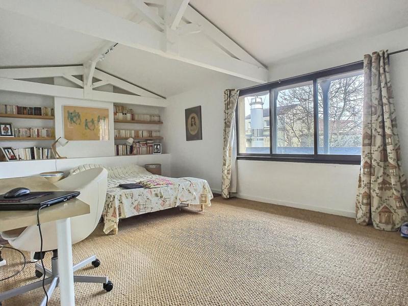 Maison - 213 m² - 6 pièces