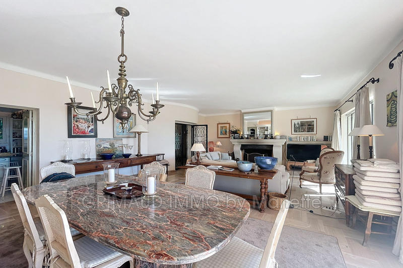 Maison - 336 m² - 9 pièces