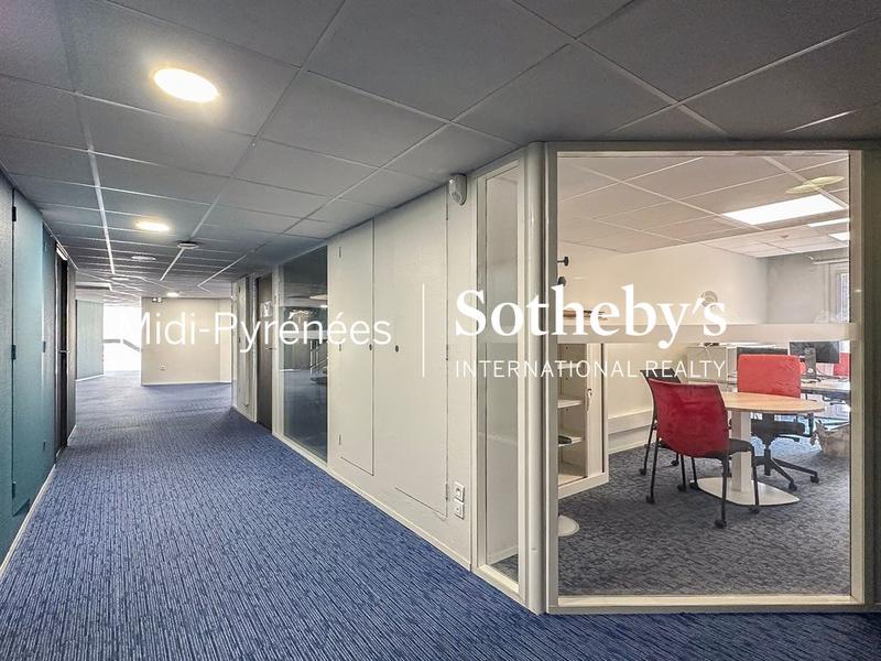 Immeuble - 4 564 m²