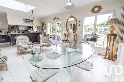 Maison - 190 m² - 8 pièces