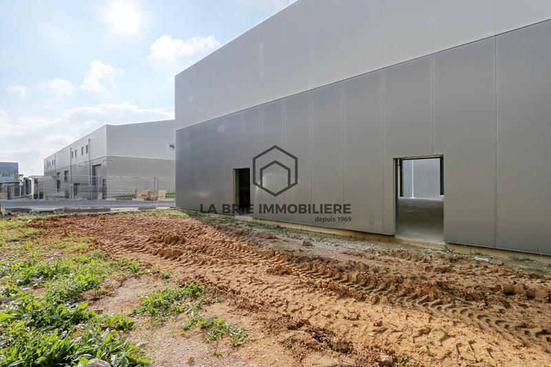 Local d'activité / Entrepôt - 121 m² - 1 pièce