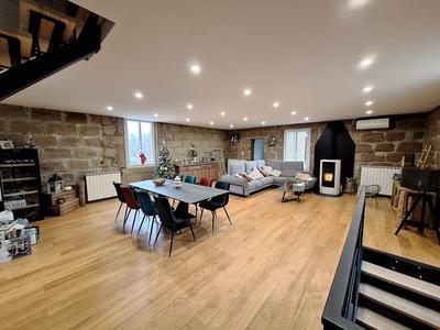 Maison - 240 m² - 5 pièces