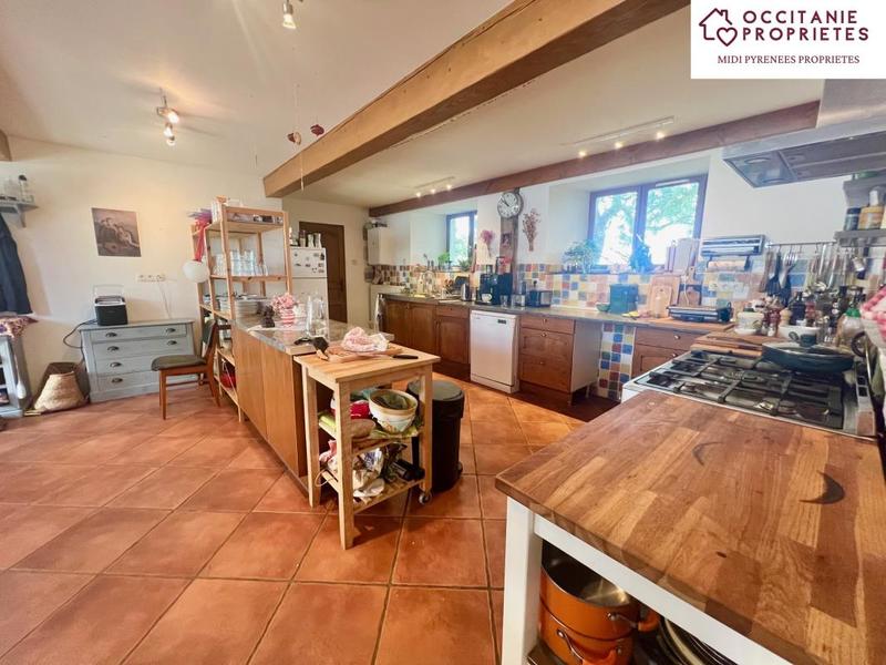 Propriété - 403 m² - 17 pièces