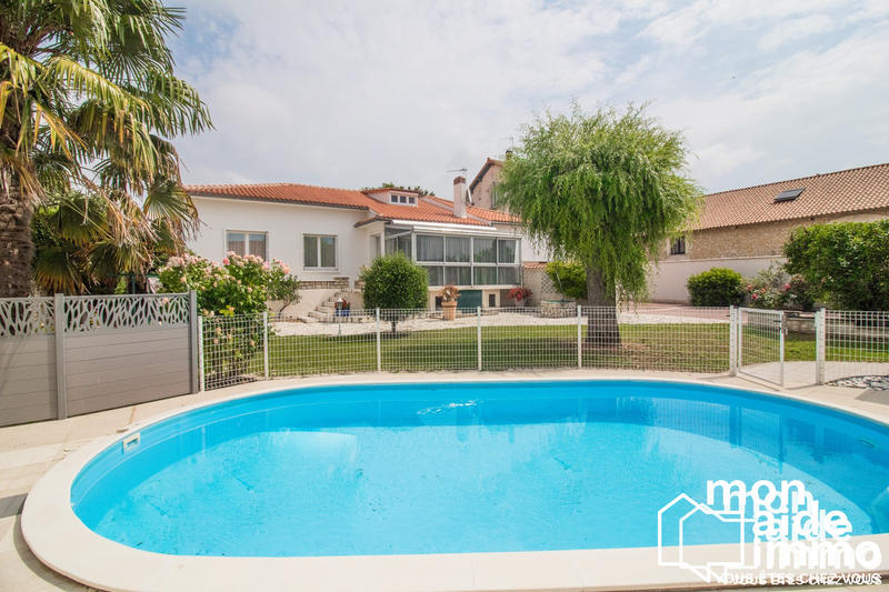 Maison - 220 m² - 5 pièces