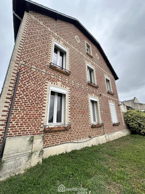 Maison - 196 m² - 8 pièces