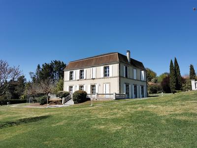 Maison de maîtres - 320 m² - 10 pièces