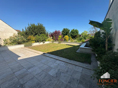 Maison - 180 m² - 6 pièces