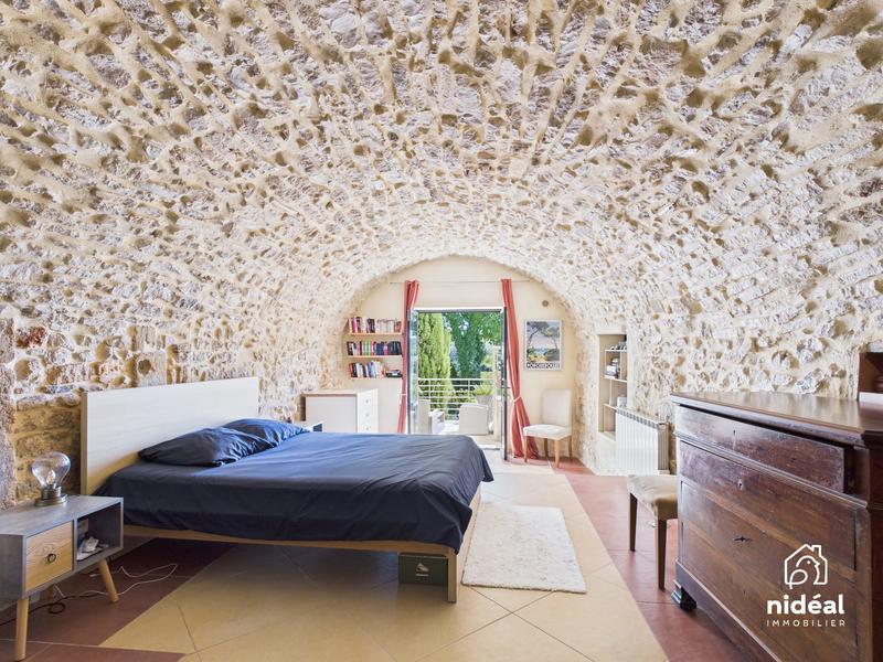 Maison - 216 m² - 8 pièces