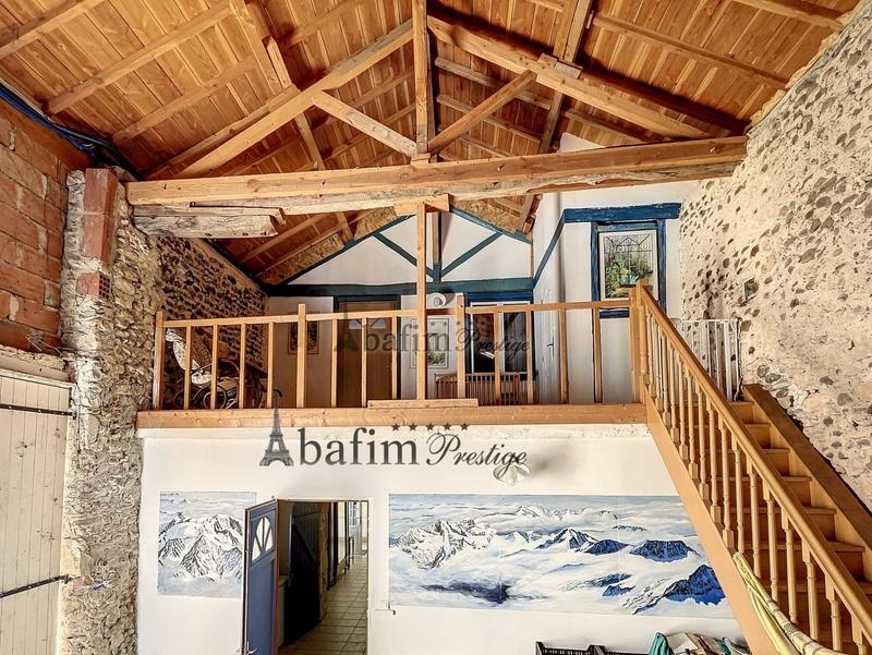 Maison - 468 m² - 15 pièces