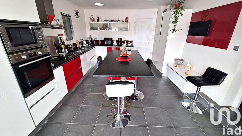 Maison - 230 m² - 7 pièces