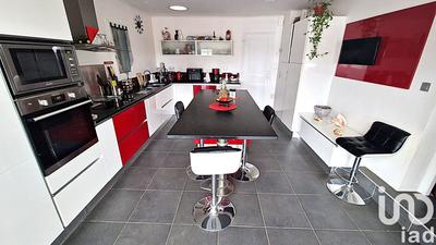 Maison - 230 m² - 7 pièces