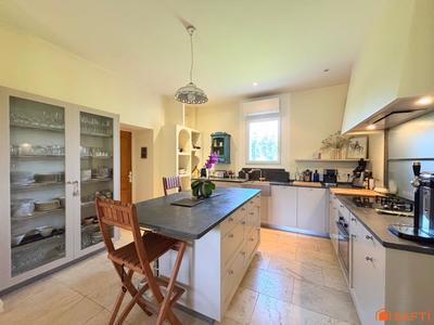 Maison - 227 m² - 7 pièces