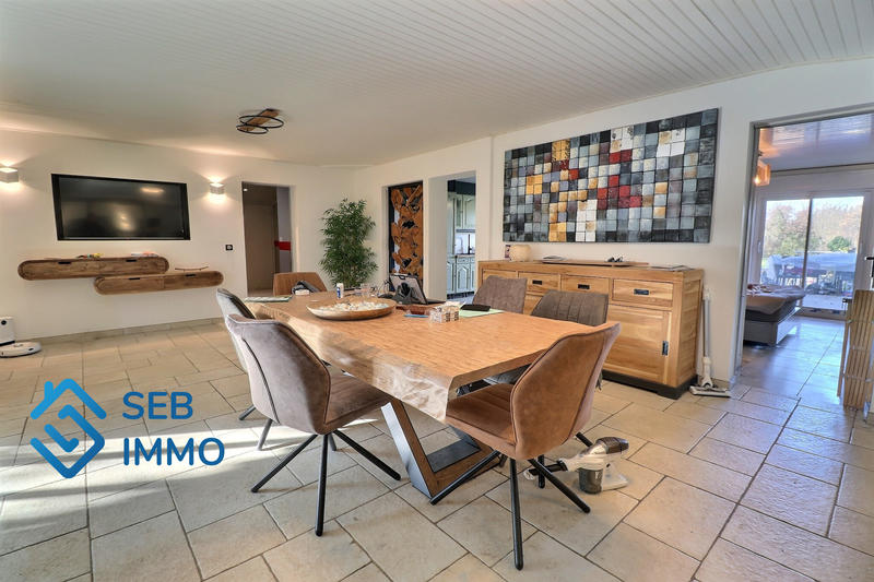 Maison - 196 m² - 8 pièces